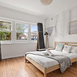 Zimmer mit Kingsize-Bett